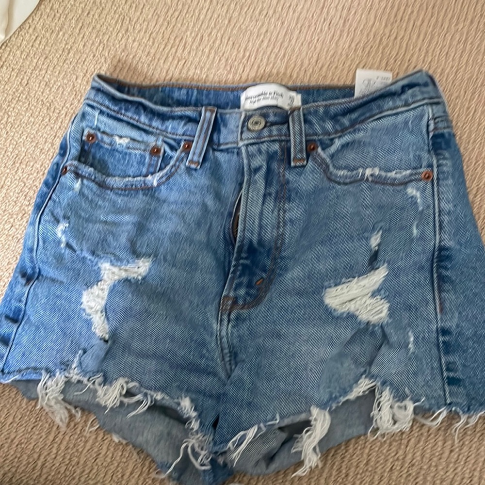 Abercrombie high rise mom Jean shorts